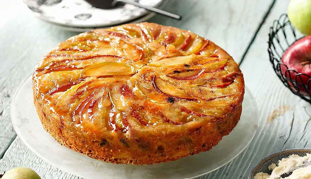 Εύκολη μηλόπιτα ανάποδη από το Γαστρονόμο. Η καλύτερη συνταγή για μηλόπιτα αναποδογυριστή, με τους ζαχαρωμένους χυμούς να στάζουν στην τραγανή ζύμη!