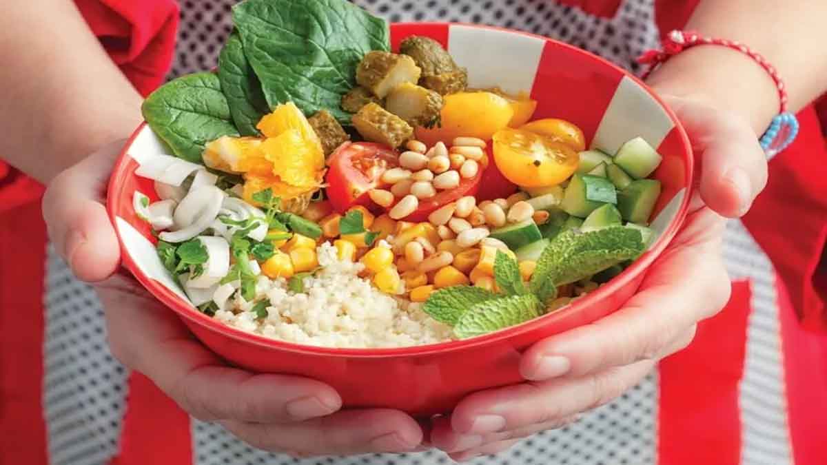 Πλιγούρι με σπανάκι, μυρωδικά, αγγούρι φρέσκο και τουρσί